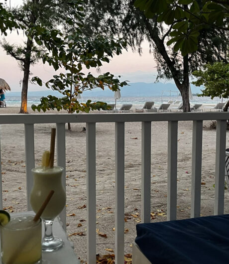 Meerblick von der Terrasse des Beach Bungalows im Seri Resort Gili Meno