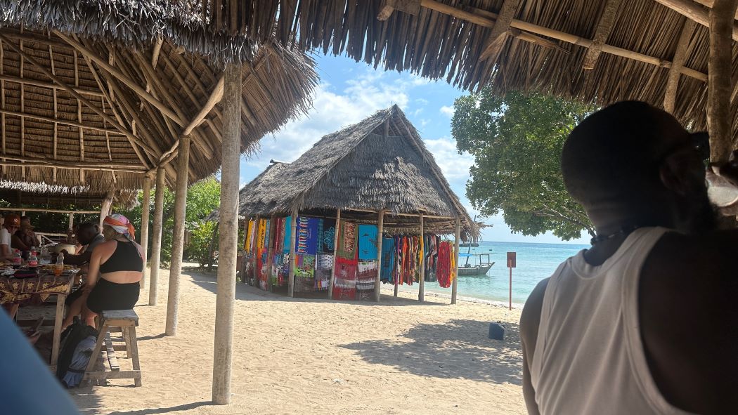 Lokaler Shop Zanzibar Währung am Strand