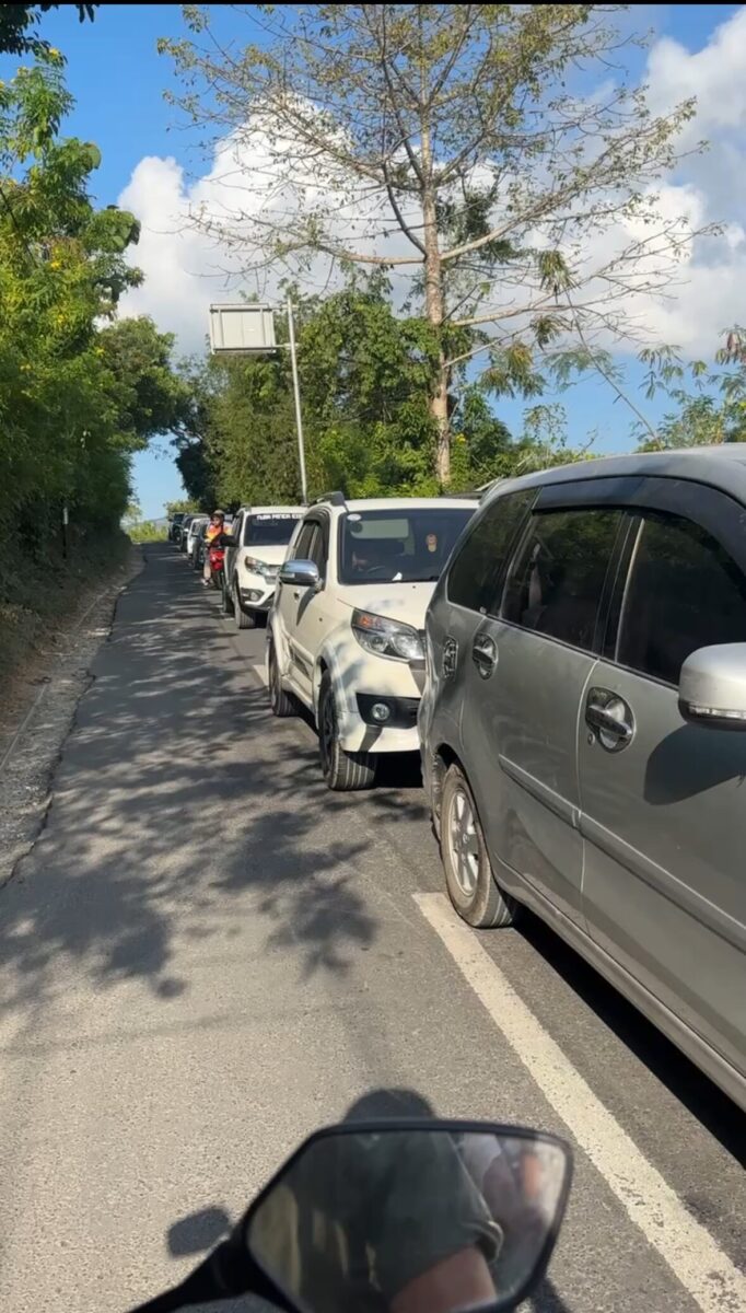 Stau auf der Straße von Nusa Penida