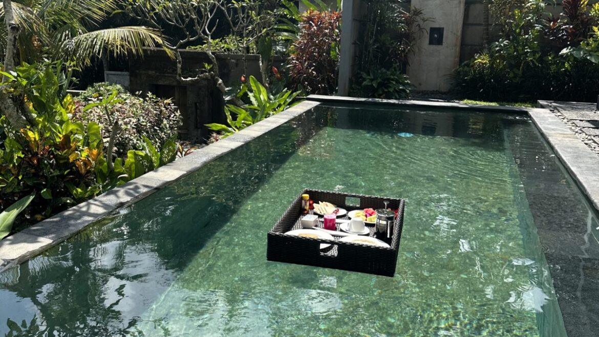 Bali welche Verpflegung lohnt sich all-inklusive auf Bali Floating Breakfast