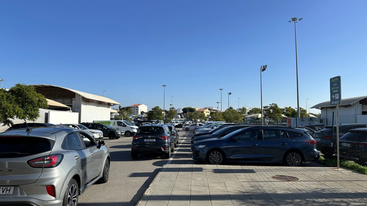 Portugal Faro Flughafen Mietwagen Parkplatz