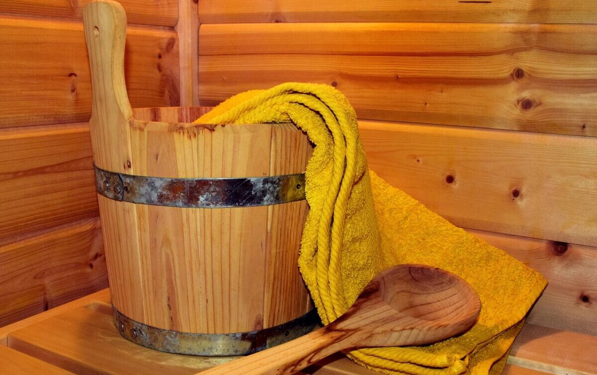 Sauna Wellness Therme Holland Berendonck für Paare Saunaeimer mit Handtuch