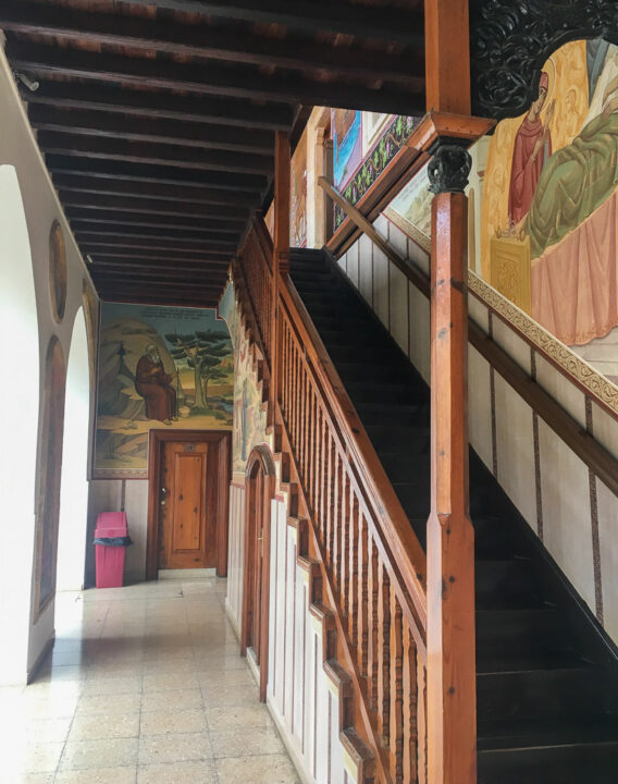Treppe im Kykkos Kloster mit Wandmalerei